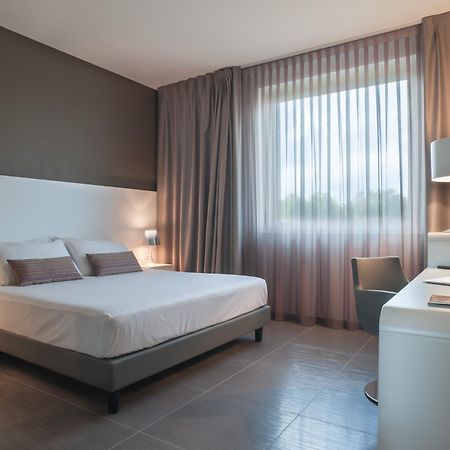 8Piuhotel Lecce Zewnętrze zdjęcie